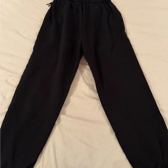 ALO Yoga Accolade Sweatpant - Picture 3 of 3
